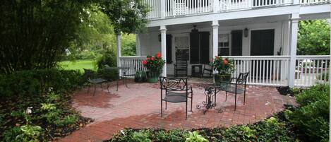 Carriage House in historic district