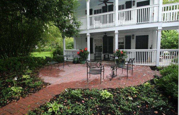 Carriage House in historic district