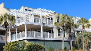 This 2nd floor corner home is ready for you!