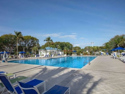 Ocean view condo with balcony/marina view