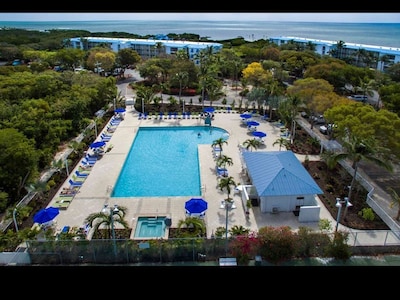 Ocean view condo with balcony/marina view