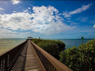 Ocean view condo with balcony/marina view