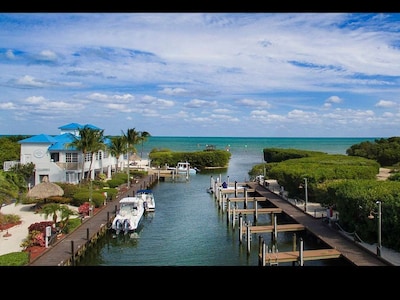 Ocean view condo with balcony/marina view