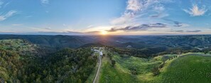 You really are on top of the world when you stay at Abercrombie Ridge.