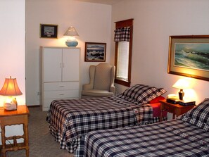 Twin bedroom downstairs