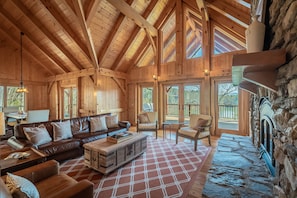 Timberpeg log beam construction