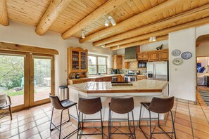 Fully Equipped Kitchen | Dishware/Flatware