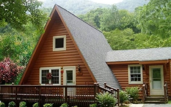 
~*~ Maggie Valley Chalet~*~
Rebecca Watkins
*Est. 1993
Smoky Mt. Retreat 





