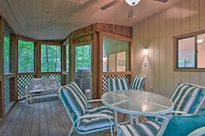 Screened-In Porch | Outdoor Dining | Community Amenities | 2-Story Property