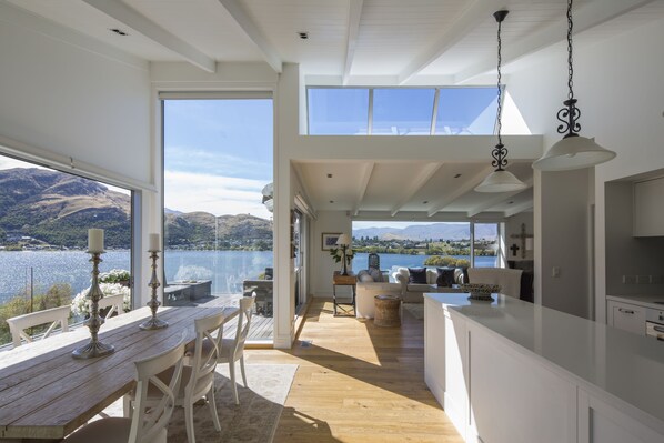 Kaye's Lakeside Retreat 180 degree lake and mountain views