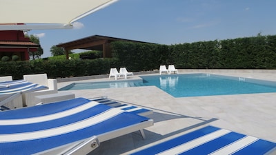 Venice 30 minutes app. in country villa with swimming pool in garden of 10,000 m