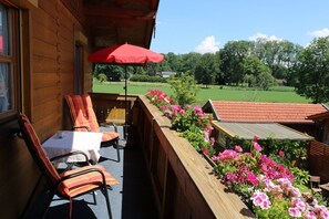 Ferienwohnung bis 4 Pers., 80qm, 2 sep. Schlafzimmer, Balkon-Blick vom Balkon