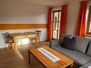 Ferienwohnung Maria, 40 qm, 1 Schlafzimmer und 1 Wohnzimmer, Terrasse, WLAN-Wohnbereich Fewo Maria
