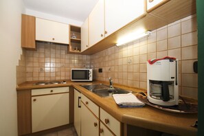Ferienwohnung 8, 70qm, Balkon, Kochnische extr., 1 Schlafzimmer, 2 Pers., WLAN-Küche