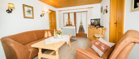 Ferienwohnung Hochfelln 55 qm, Balkon, Küche, 2 Schlafzimmer, 1 Wohnschlafzimmer-Wohnraum