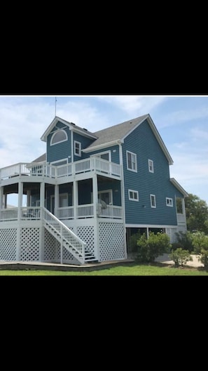 2 Large desks for watching boating, jet skiing, kayaking, parasailing , etc !!