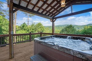 Celtic Clouds - Lower Level Deck Hot Tub