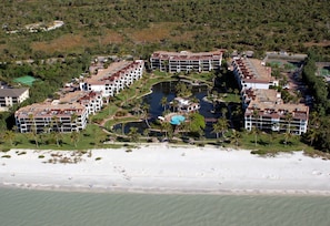 Point Santo de Sanibel Complex sits directly on the beach