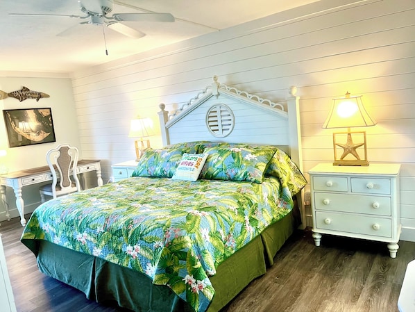 King sized bed in master. Desk and WiFi for working remote