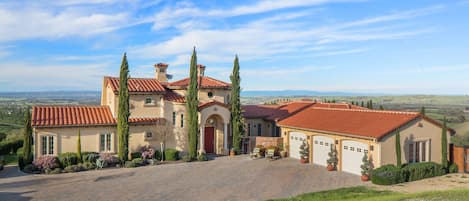 Villa de Lucca is a Beautiful mediterranean wine country villa on 9.6 acres.