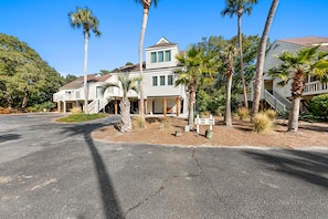 Welcome to 770 Spinnaker Beach House - an end villa overlooking the lagoon and golf course.