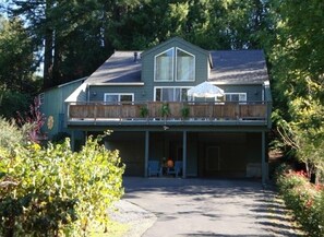  Great Location for Walking to River, Beach, & Town over the Pedestrian Bridge