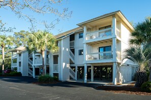 This 2nd floor, 2 bedroom, 2 bathvilla is located near many of Seabrook's amenities:  Lake House, Equestrian Center and Racquet Club.