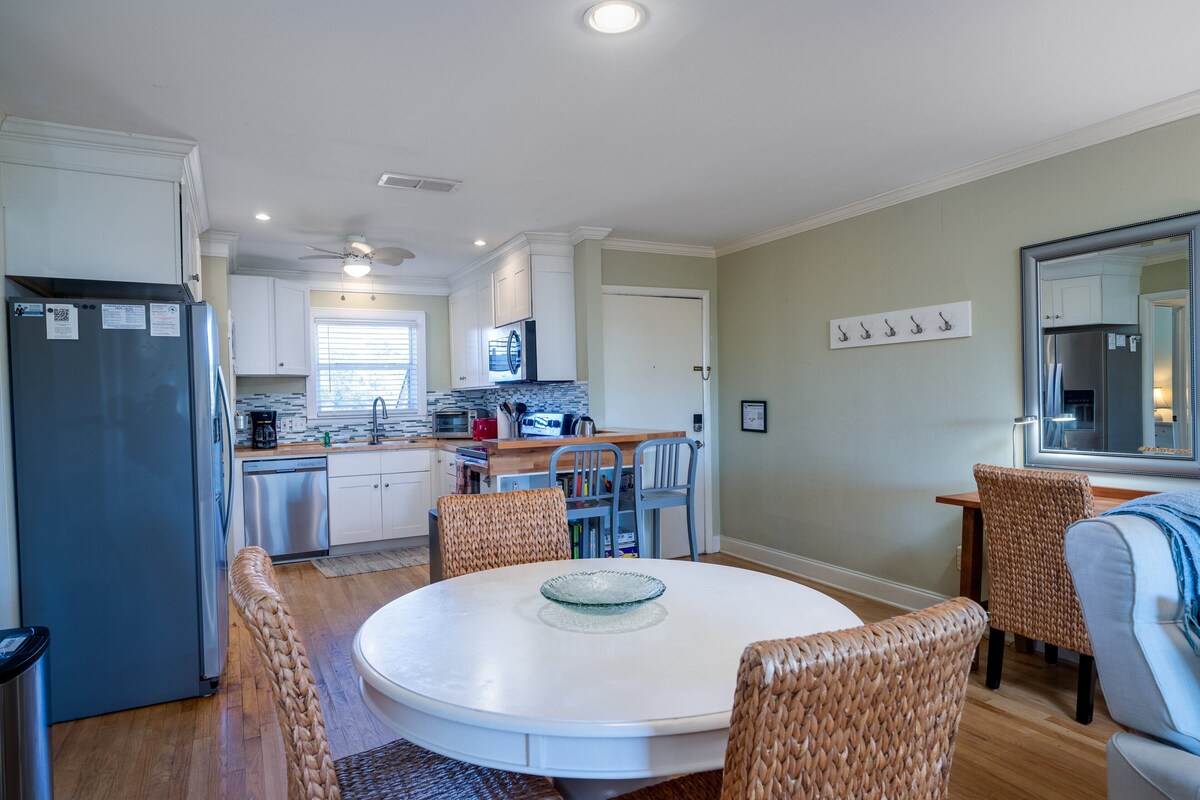 2BR Updated with Marsh Views! Walk to Tennis/Lake House! Neighborhood Pool! Pet Friendly!