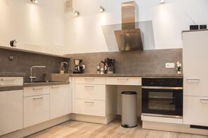 Ferienwohnung Hubert mit Balkon, 50 m², 1 Schlafzimmer, WLAN, barrierefrei-Küche