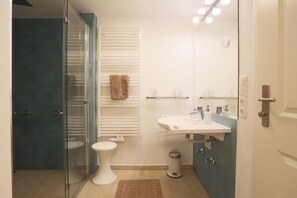 Ferienwohnung Hubert mit Balkon, 50 m², 1 Schlafzimmer, WLAN, barrierefrei-Bad "Hubert"