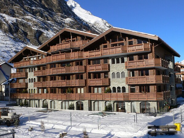 Property, Building, Town, Apartment, Mountain, Condominium, Architecture, Mountain Village, Real Estate, Mountain Range