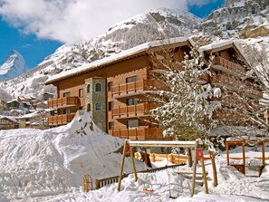 Winter, Snow, Mountain Village, Property, Mountain, Mountain Range, Geological Phenomenon, Hill Station, Ski Resort, House