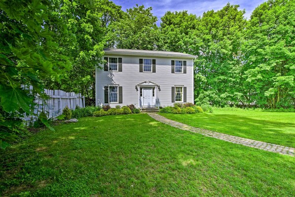 Lenox Vacation Rental | 3BR | 2.5BA | 1,900 Sq Ft | 3 Steps Required