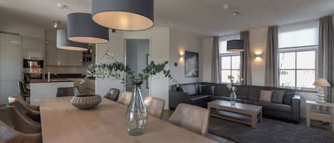 Table, Furniture, Couch, Building, Window, Plant, Wood, Lighting, Houseplant, Interior Design