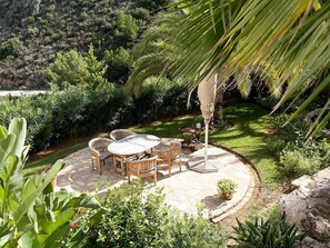 Property, Vegetation, Garden, Natural Landscape, Botany, Tree, Botanical Garden, Landscape, Yard, Grass