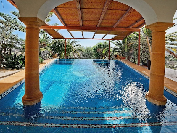 Schwimmbad, Resort, Freizeit, Eigentum, Urlaub, Gebäude, Freizeitzentrum, Grundeigentum, Ferienort, Baum