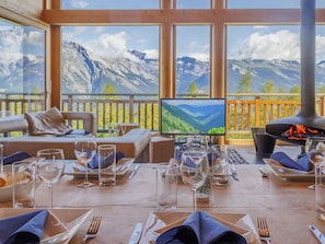 Design Intérieur, Meubles, Chaîne De Montagnes, Chaise, Porche, Eco Hôtel, Plafond, Tache De Bois, Alpes, Table Cuisine Et Salle A Manger