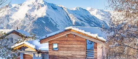 Sky, Snow, Mountain, Property, Building, Natural Landscape, House, Slope, Window, Tree