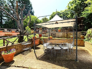 Eigentum, Grundeigentum, Baum, Botanik, Haus, Garten, Zuhause, Freizeit, Die Architektur, Gebäude