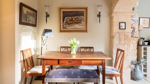 Kitchen Dining Area, Singer House, Bolthole Retreats