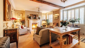 Living Room, Singer House, Bolthole Retreats