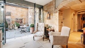 Kitchen to Courtard, Singer House, Bolthole Retreats