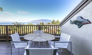 Dining area on the main lanai view