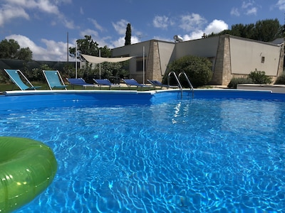 Villa de vacaciones para disfrutar en la piscina privada o en el hermoso jacuzzi