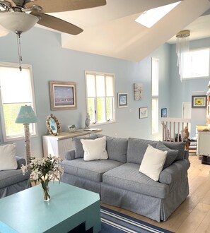High ceiling and amazing natural light
