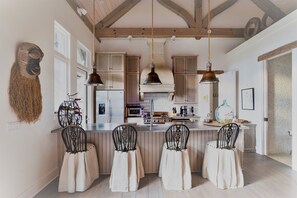 Nicely equipped kitchen- a chefs dream!