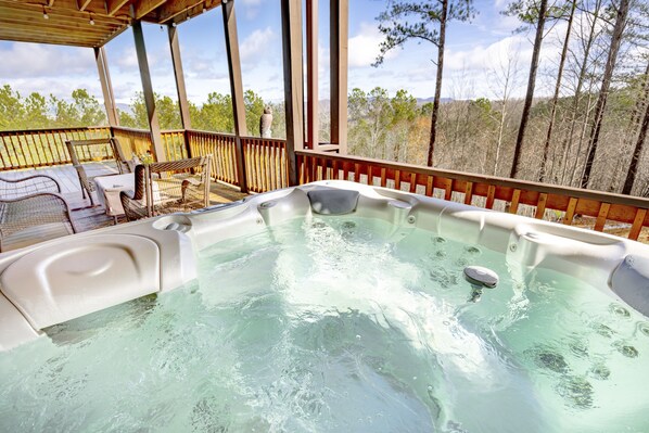 Outdoor spa tub