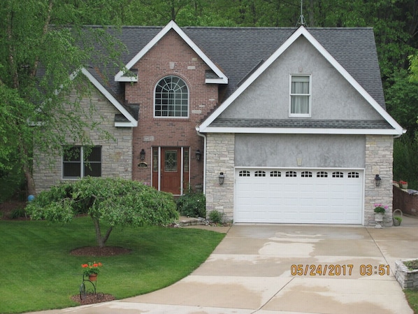 Front view of home