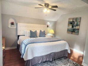 king bedroom upstairs 