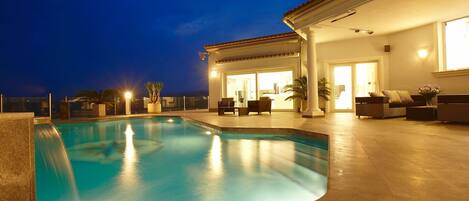 Water, Sky, Property, Swimming Pool, Building, Window, Azure, House, Outdoor Furniture, Residential Area
